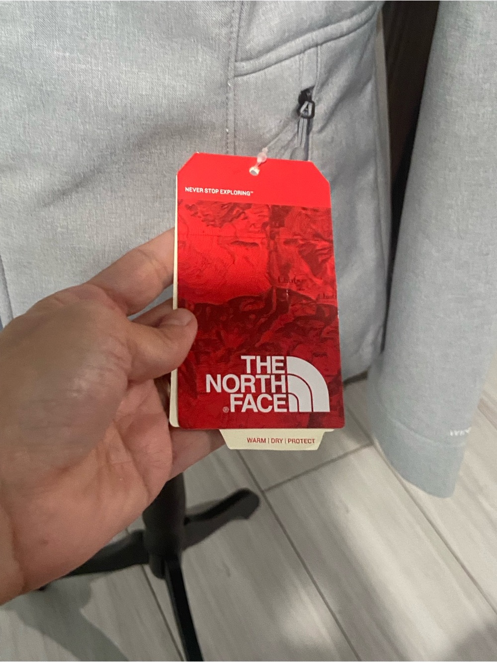 The North Face Women's Light Gray Softshell Utility Jacket - Picture 10 of 12